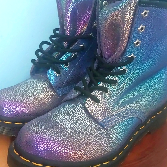 Dr. Martens Rainbow Ray 1460 in purple size 6 Nwot - Picture 3 of 11